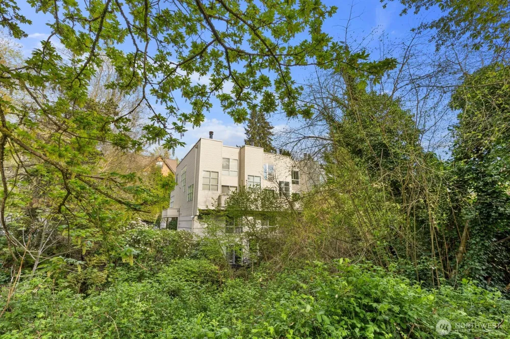 10237 SE 3rd Street #5 Bellevue, WA 98004