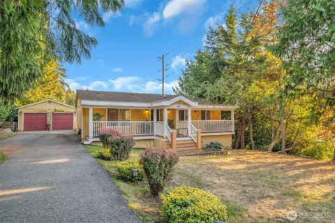 318 77th Place SW