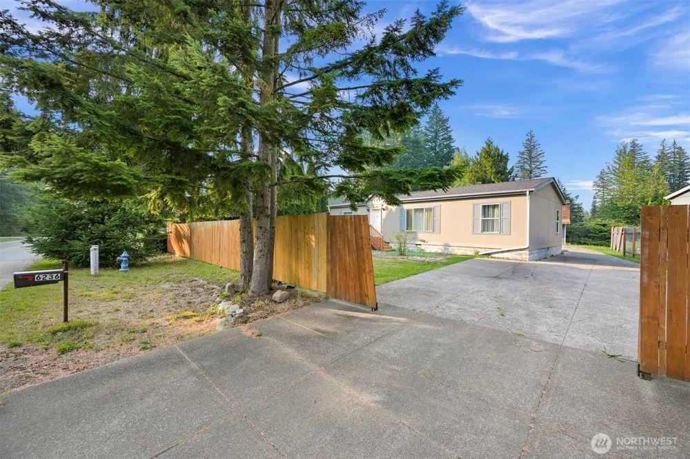 6236 Azure Way Maple Falls, WA 98266