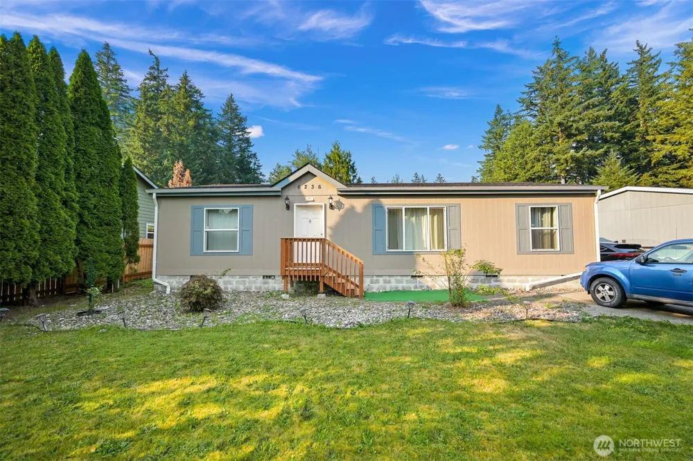 6236 Azure Way Maple Falls, WA 98266