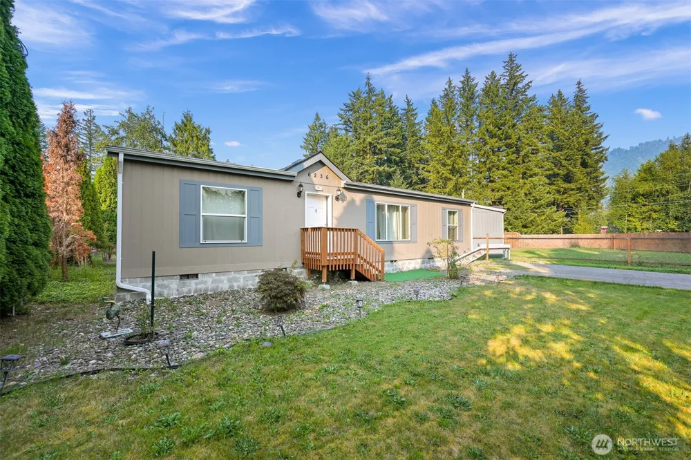 6236 Azure Way Maple Falls, WA 98266