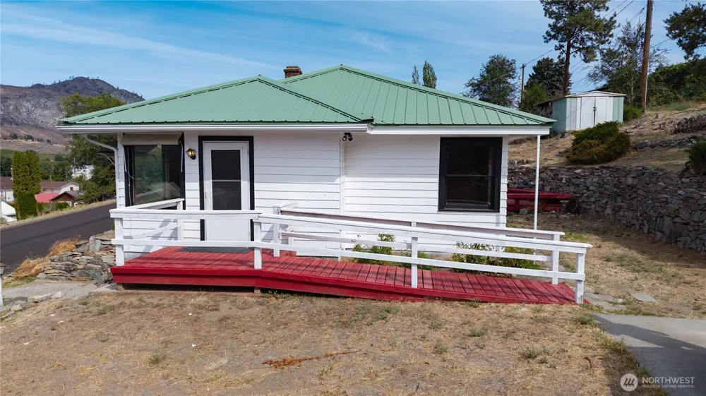 121 SW State St Tonasket, WA 98855