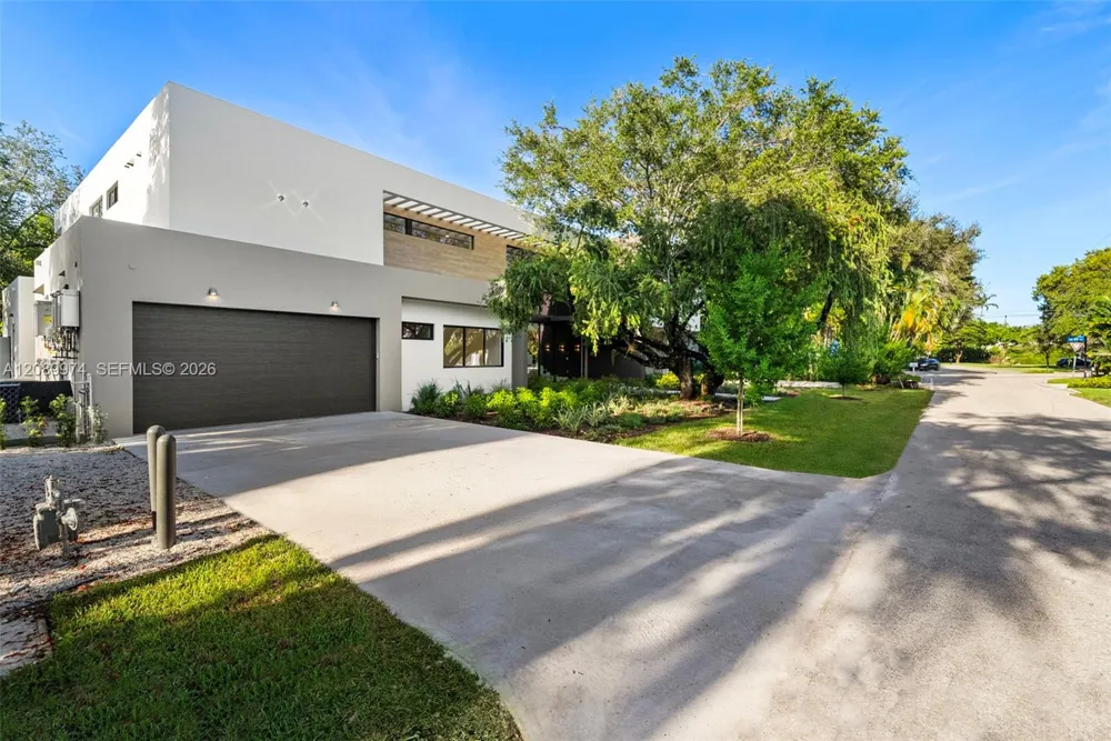 5921 SW 84th St South Miami, FL 33143