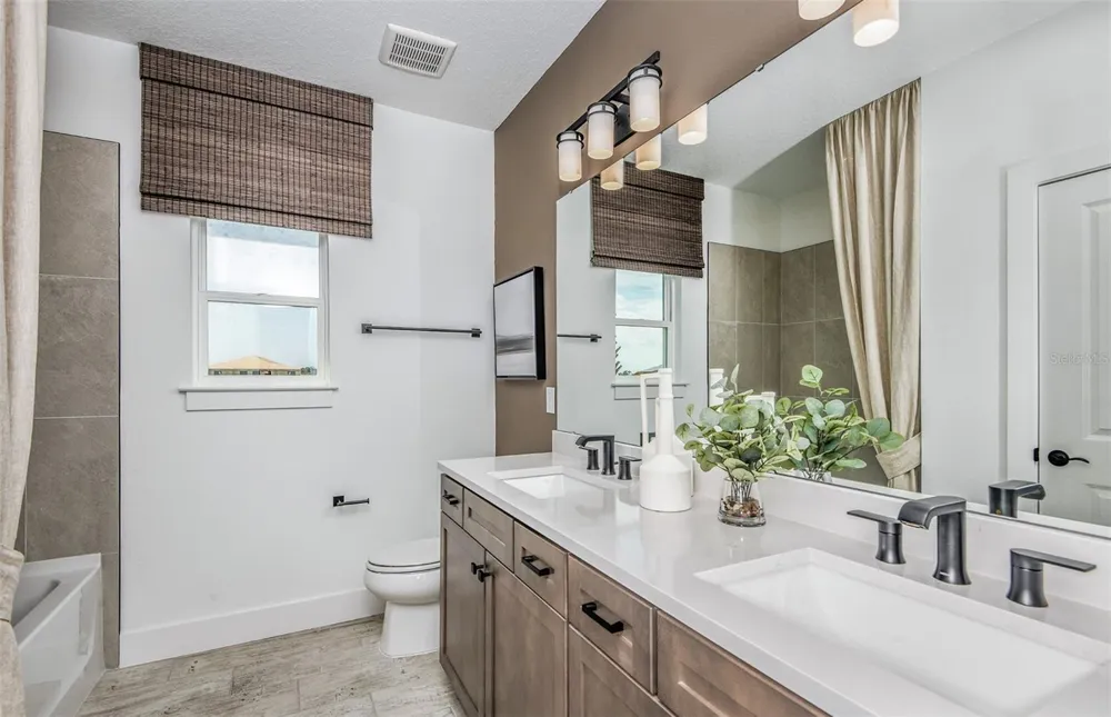 9813 AUTUMN RIDGE AVENUE Riverview, FL 33578