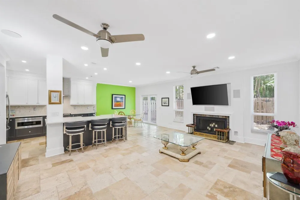 795 Andrews Avenue Delray Beach, FL 33483