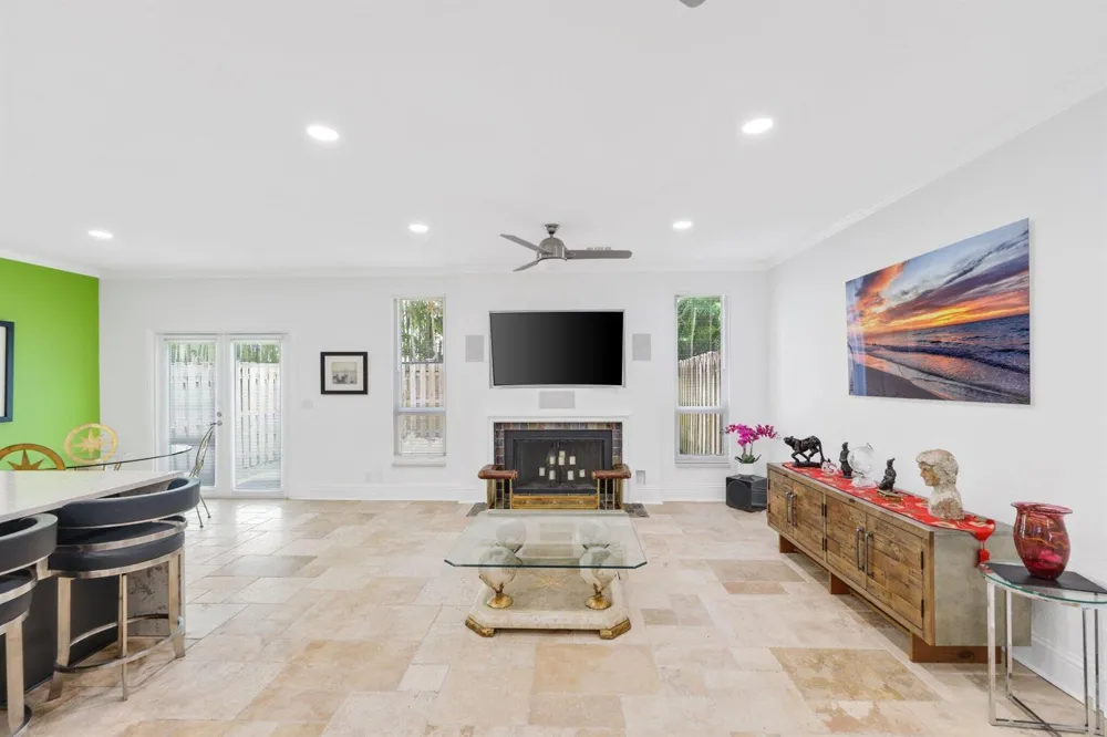 795 Andrews Avenue Delray Beach, FL 33483