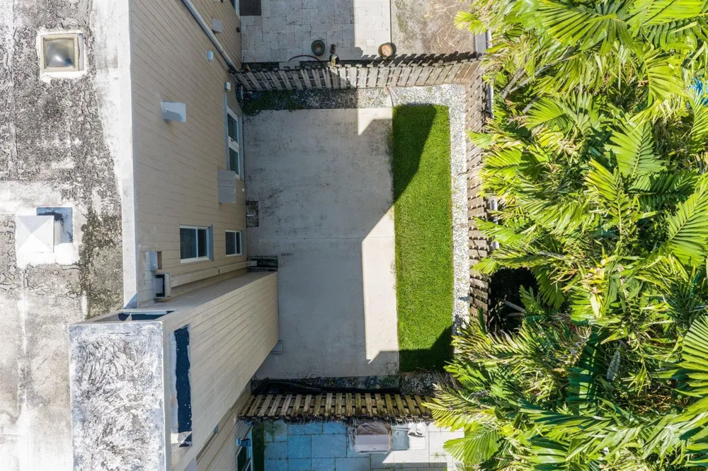 795 Andrews Avenue Delray Beach, FL 33483