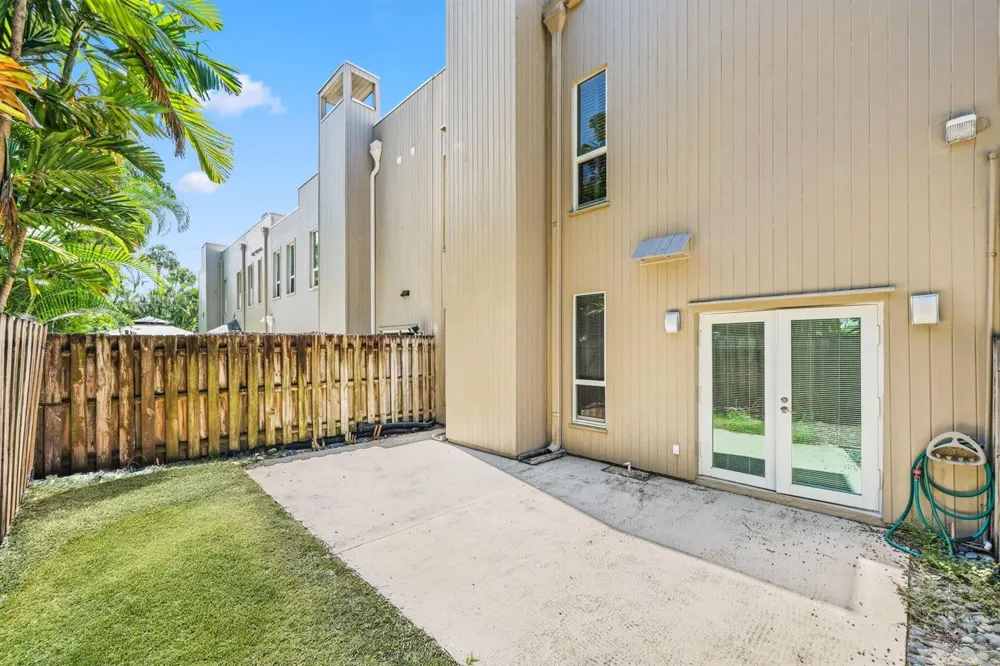 795 Andrews Avenue Delray Beach, FL 33483