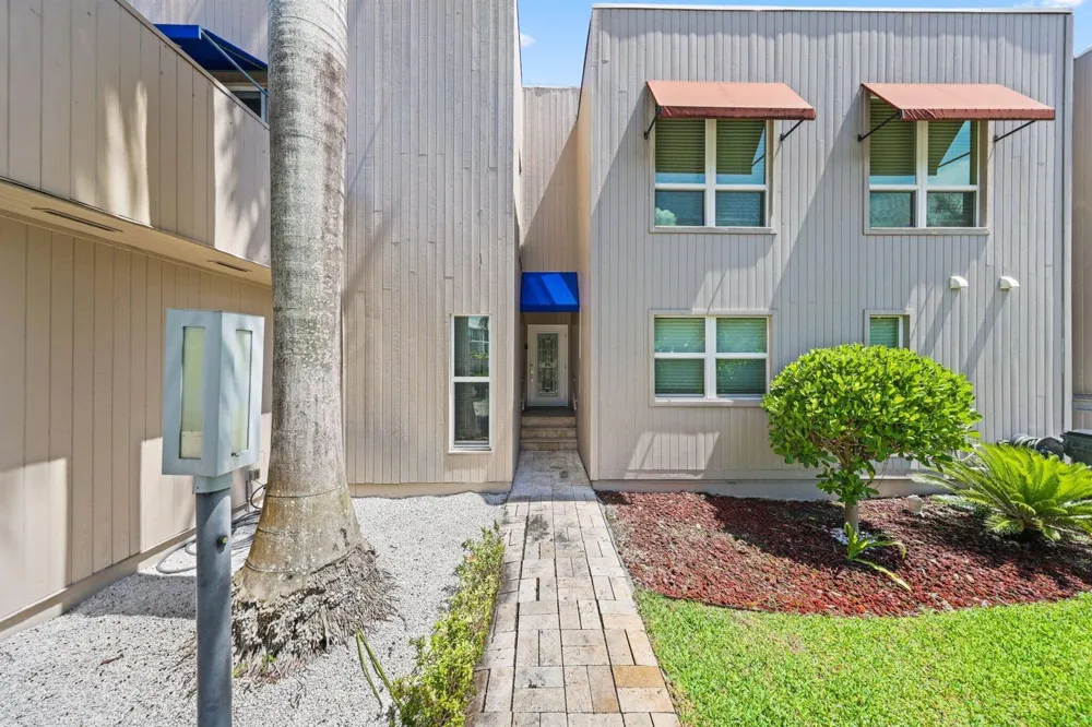 795 Andrews Avenue Delray Beach, FL 33483