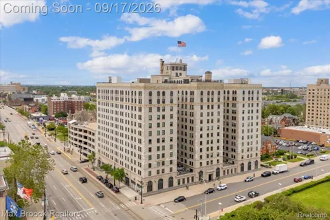 15 E Kirby Street #820
