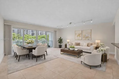 2451 Brickell Ave #4F