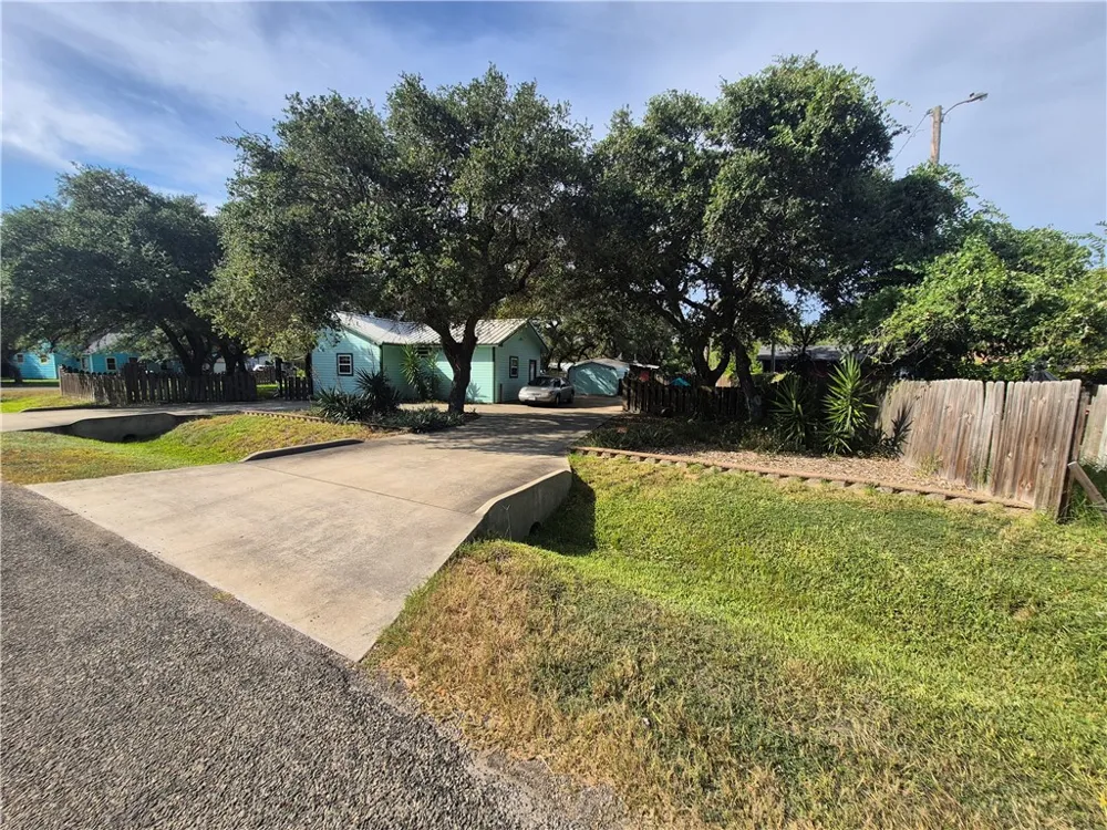 924 Ibis Drive Rockport, TX 78382