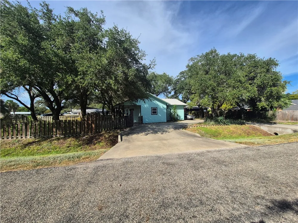 924 Ibis Drive Rockport, TX 78382