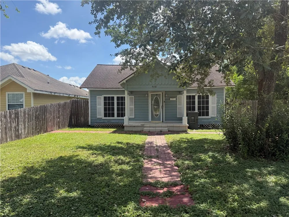 948 Wright Street Alice, TX 78332