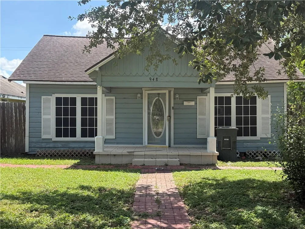 948 Wright Street Alice, TX 78332