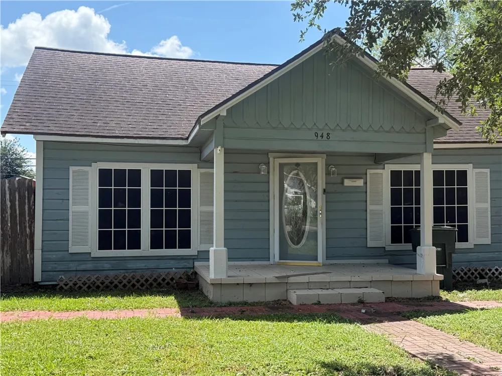 948 Wright Street Alice, TX 78332