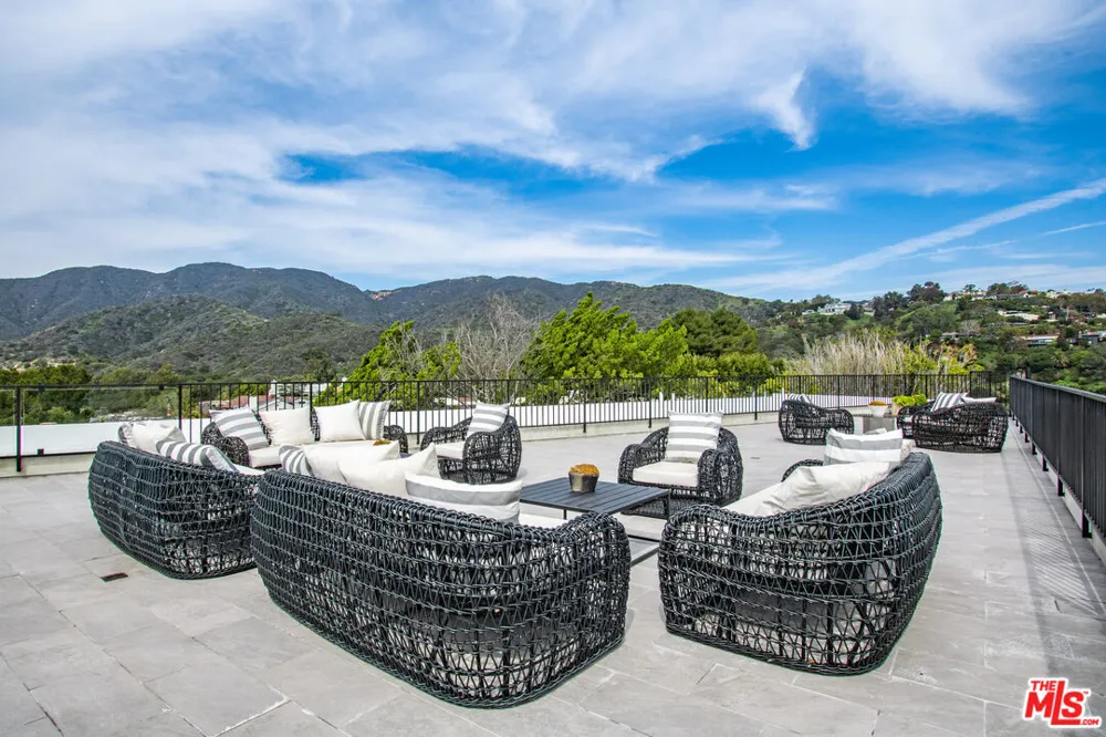 286 Quadro Vecchio Drive Los Angeles, CA 90272