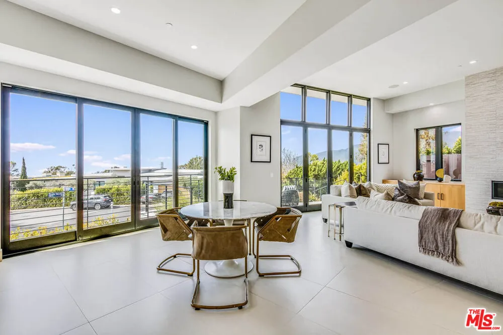 286 Quadro Vecchio Drive Los Angeles, CA 90272