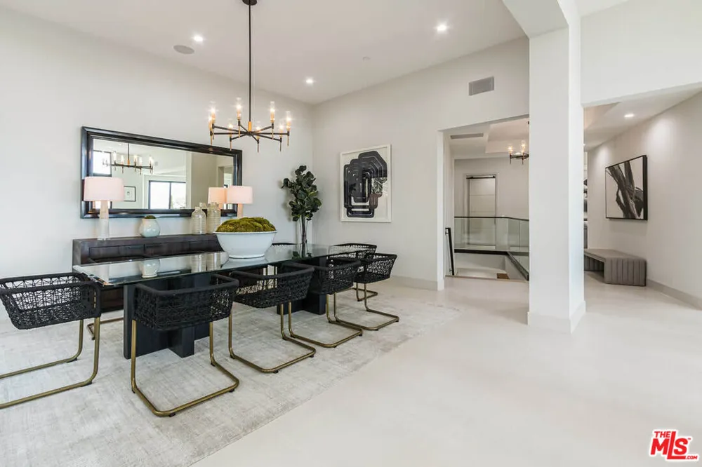 286 Quadro Vecchio Drive Los Angeles, CA 90272