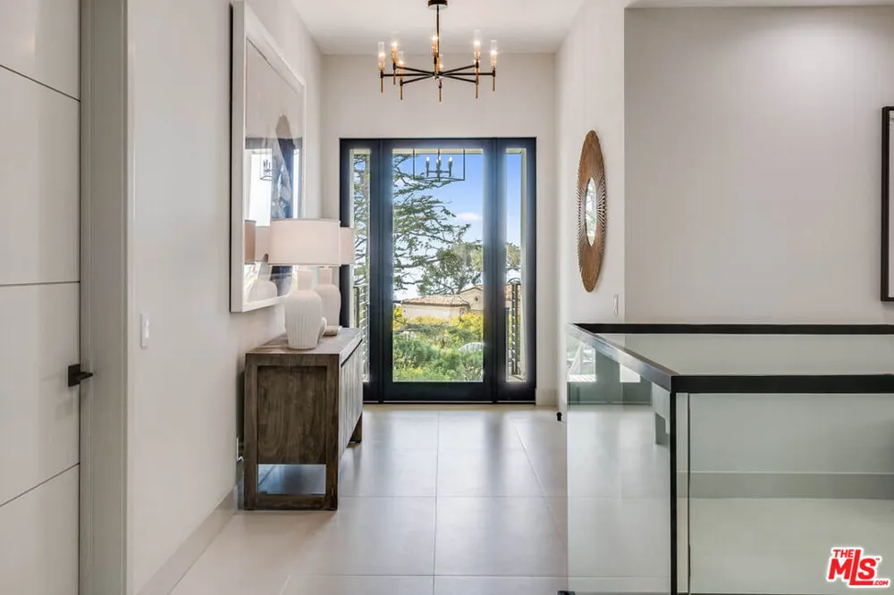286 Quadro Vecchio Drive Los Angeles, CA 90272