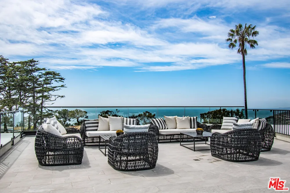 286 Quadro Vecchio Drive Los Angeles, CA 90272