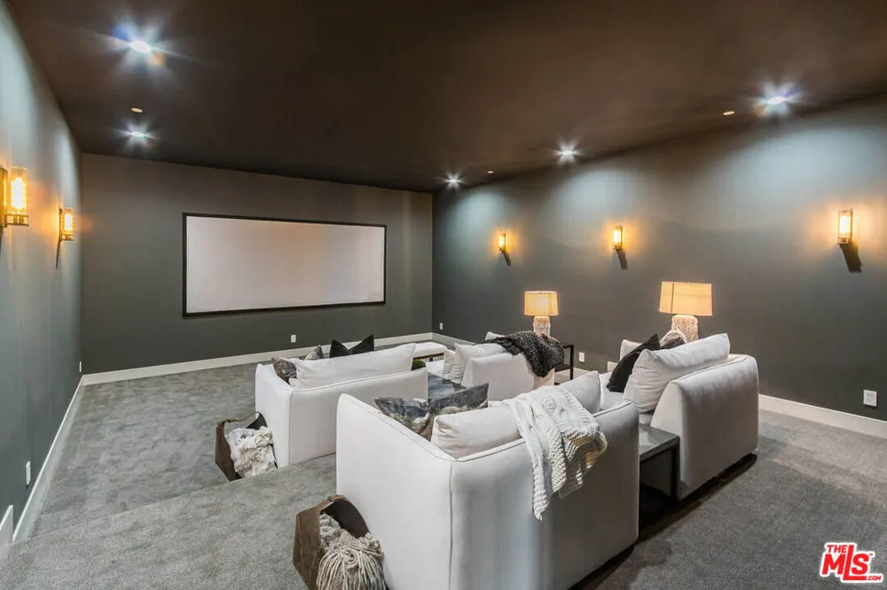 286 Quadro Vecchio Drive Los Angeles, CA 90272