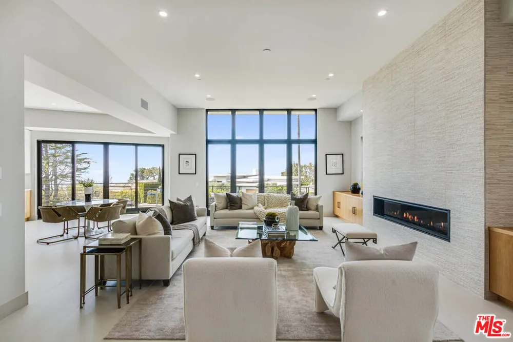 286 Quadro Vecchio Drive Los Angeles, CA 90272