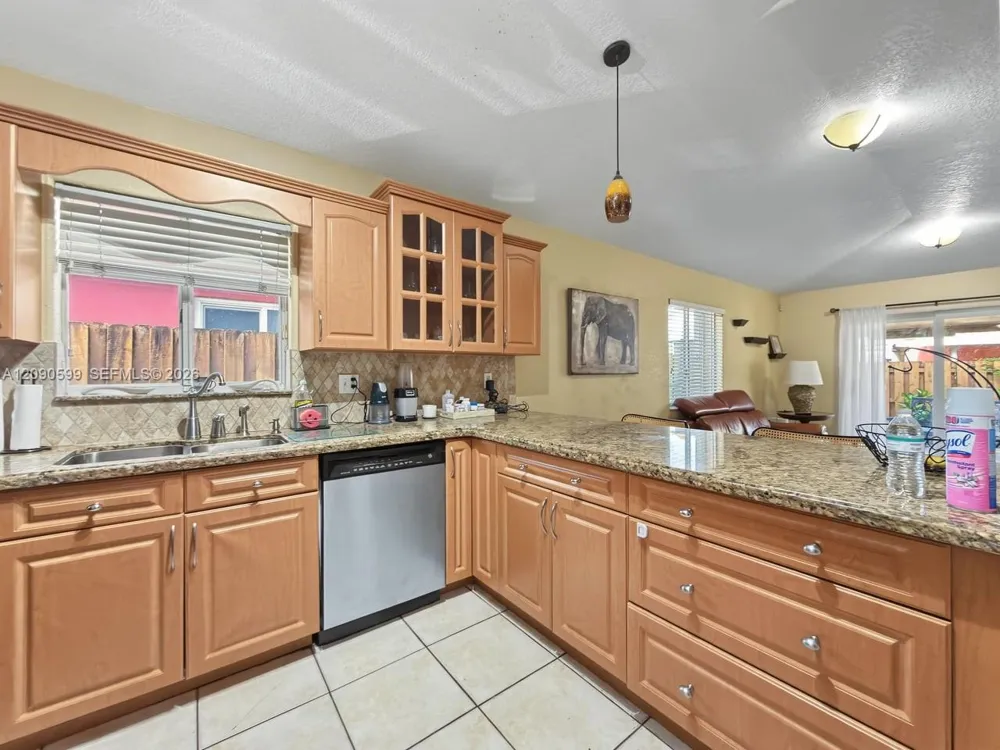 12711 NW 99th Pl Hialeah Gardens, FL 33018