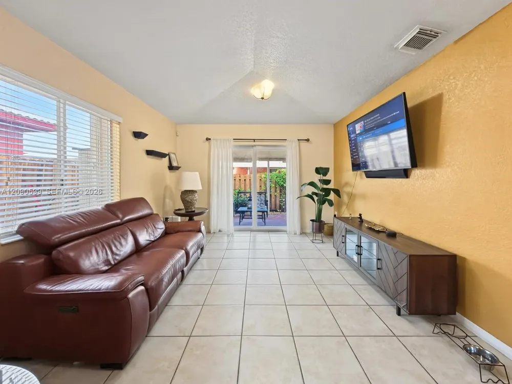 12711 NW 99th Pl Hialeah Gardens, FL 33018