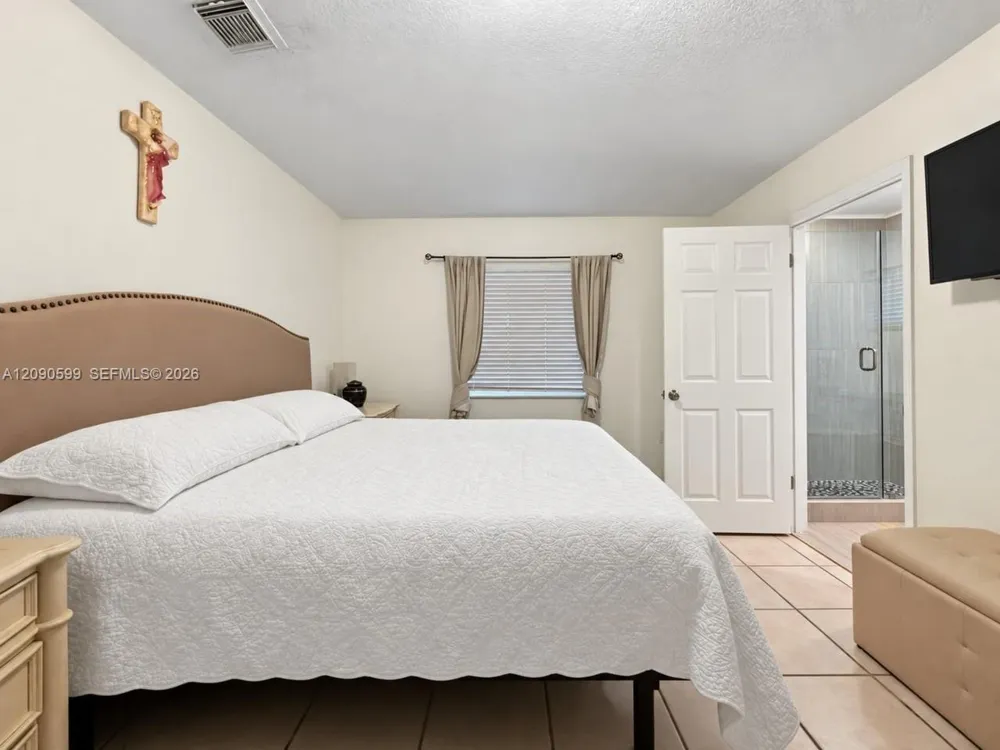 12711 NW 99th Pl Hialeah Gardens, FL 33018
