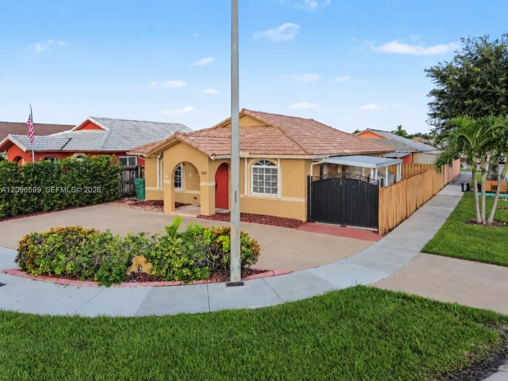 12711 NW 99th Pl Hialeah Gardens, FL 33018