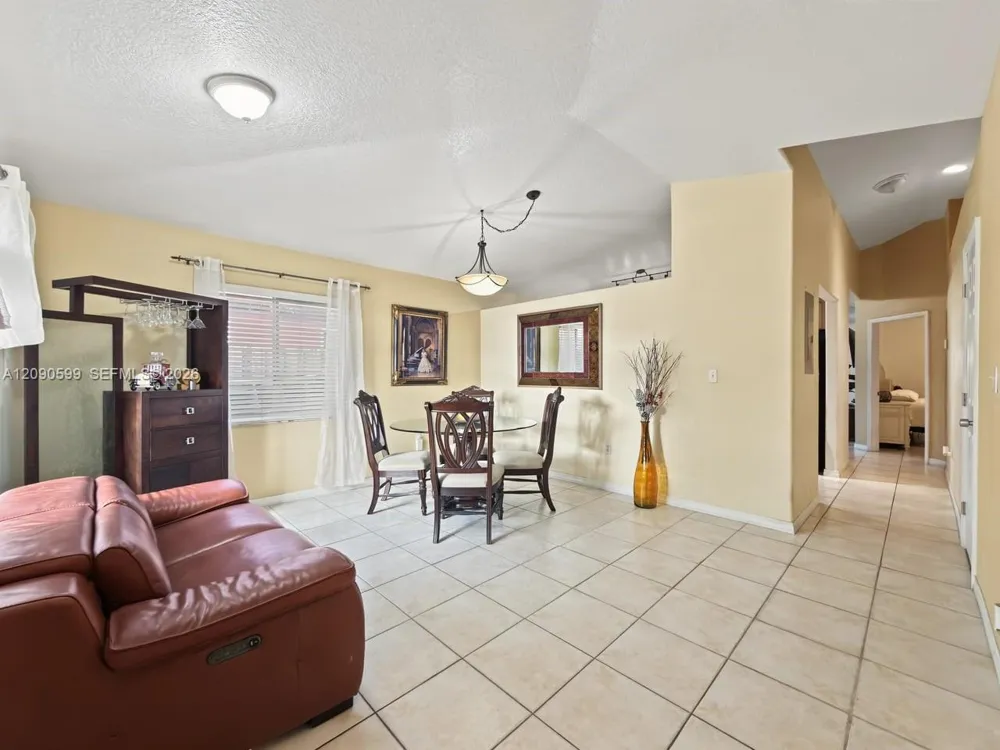 12711 NW 99th Pl Hialeah Gardens, FL 33018