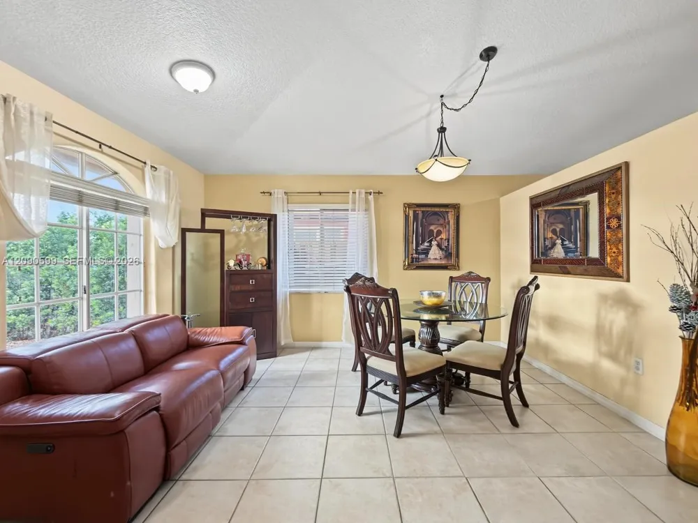 12711 NW 99th Pl Hialeah Gardens, FL 33018