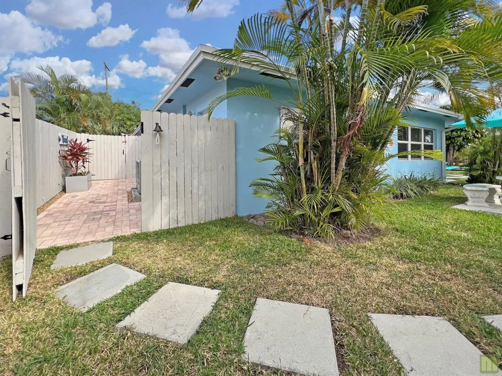 2695 SE 1ST COURT #1 Pompano Beach, FL 33062