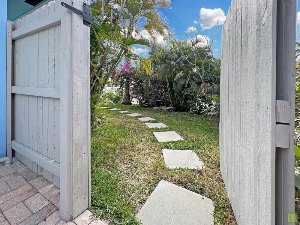 2695 SE 1ST COURT #1 Pompano Beach, FL 33062