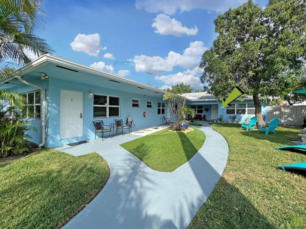 2695 SE 1ST COURT #1 Pompano Beach, FL 33062