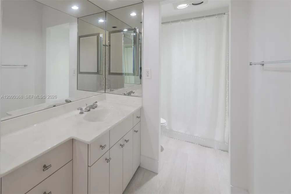 1950 S Ocean Dr #11P Hallandale Beach, FL 33009