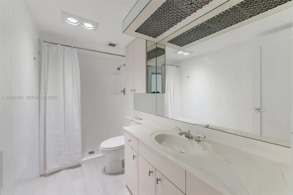 1950 S Ocean Dr #11P Hallandale Beach, FL 33009