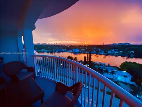5401 Collins Ave #1020