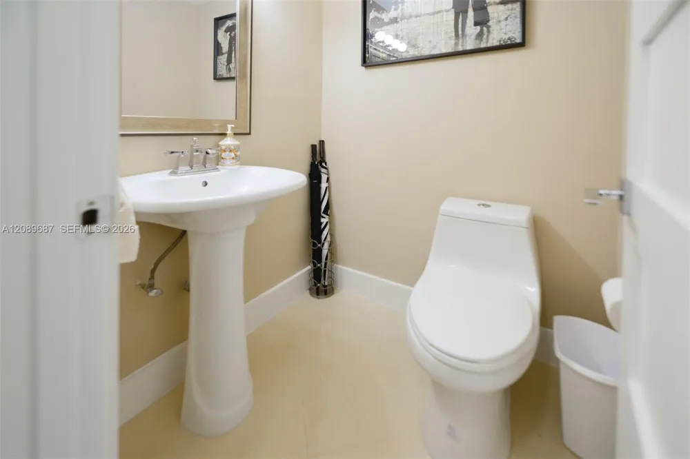 1950 S Ocean Dr #5A Hallandale Beach, FL 33009