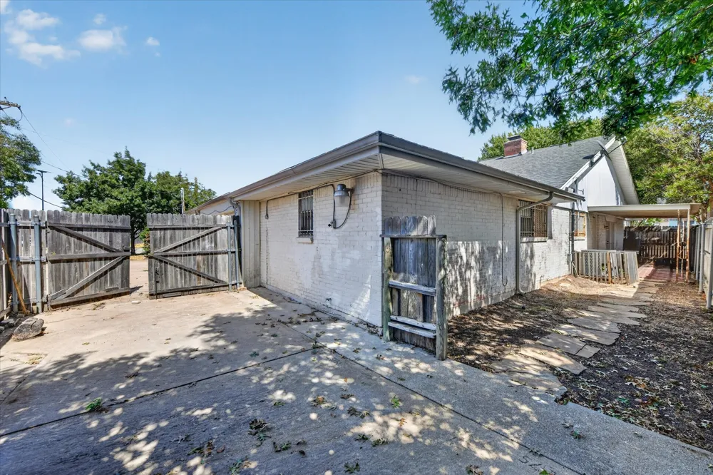 4902 Inverness Avenue Fort Worth, TX 76132