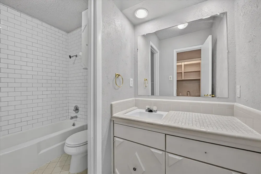 4902 Inverness Avenue Fort Worth, TX 76132