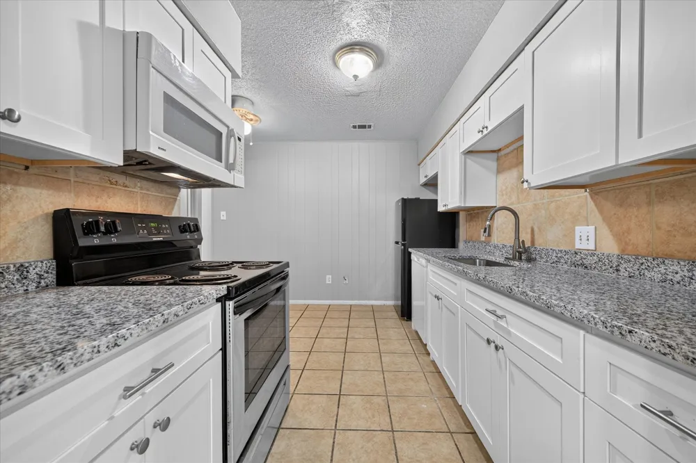 4902 Inverness Avenue Fort Worth, TX 76132