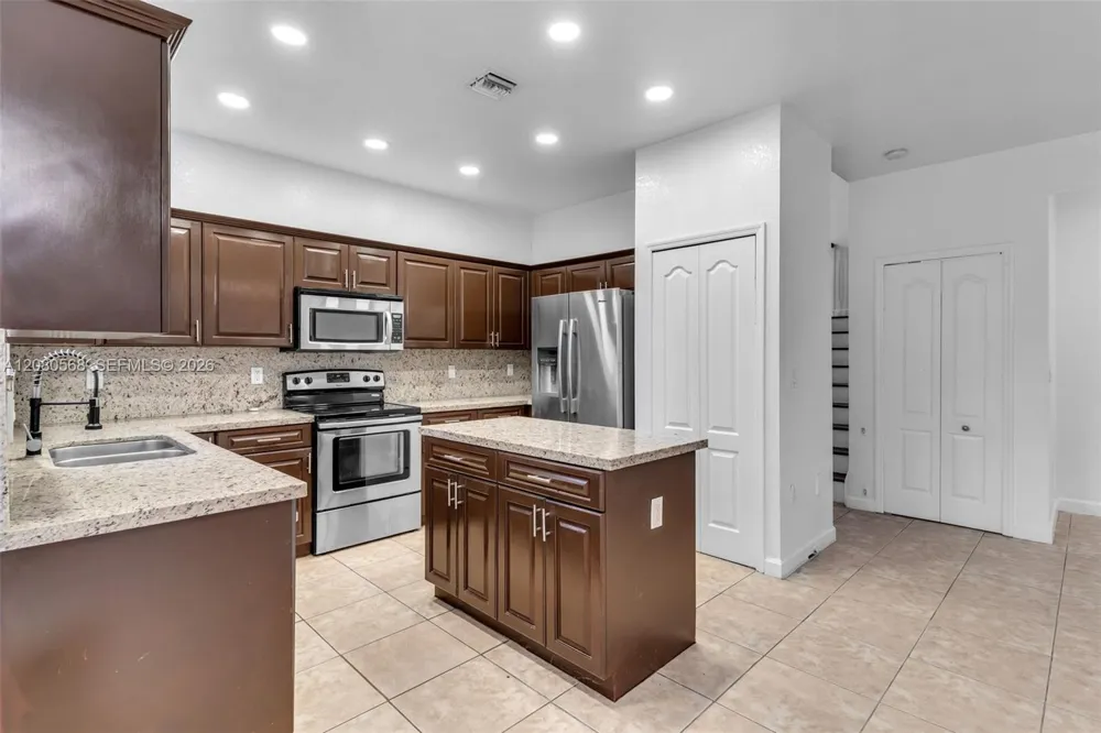 1922 SE 22nd Ct Homestead, FL 33035