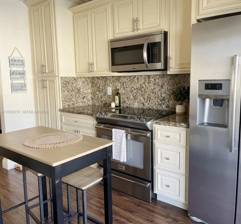 7100 NW 173rd Dr #1304 Hialeah, FL 33015