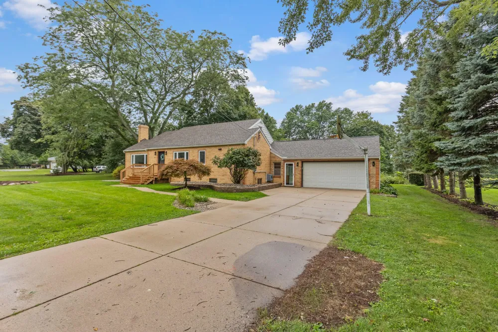 219 Bon Air Road Lansing City, MI 48917