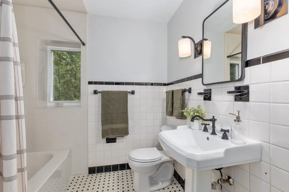219 Bon Air Road Lansing City, MI 48917