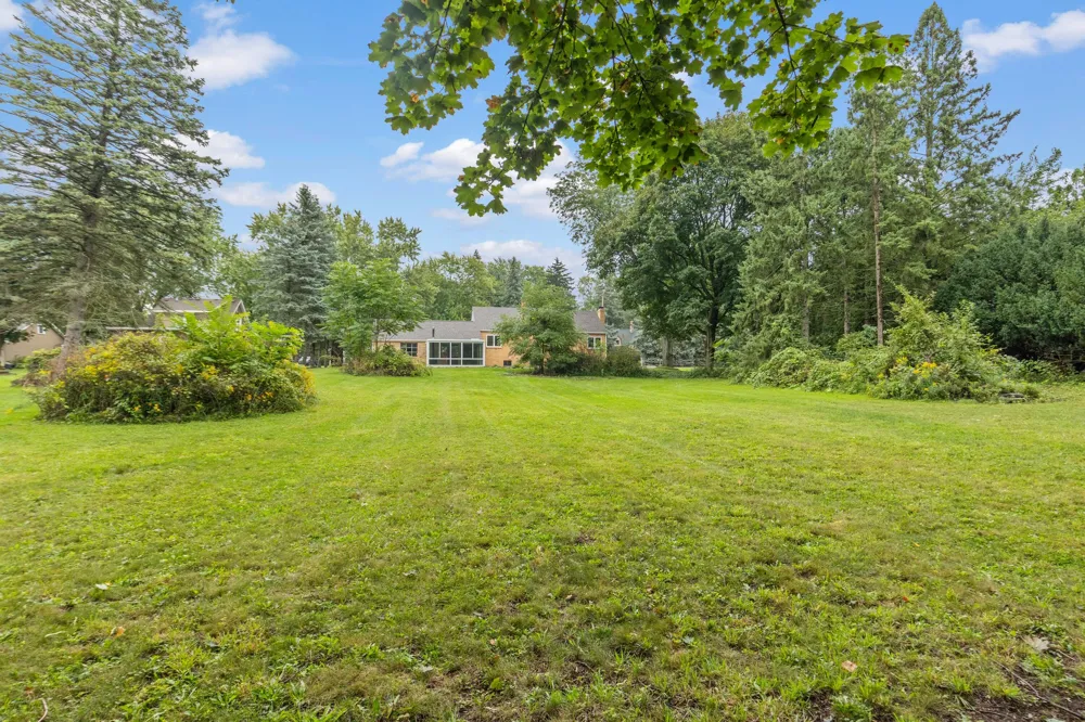 219 Bon Air Road Lansing City, MI 48917