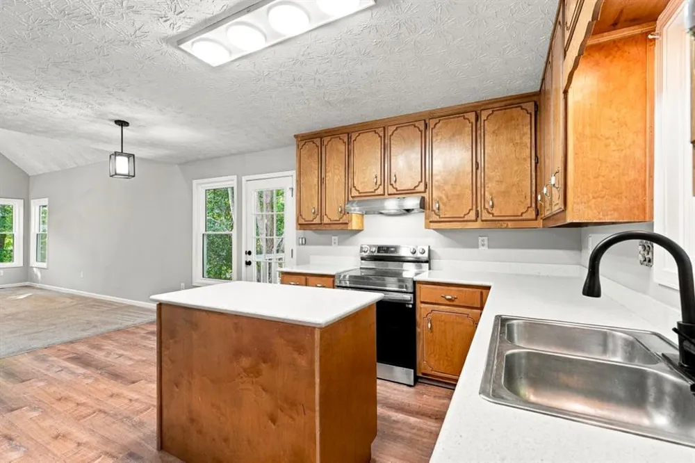 2140 Amberly Glen Way Dacula, GA 30019
