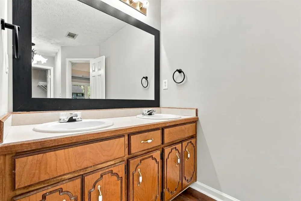 2140 Amberly Glen Way Dacula, GA 30019